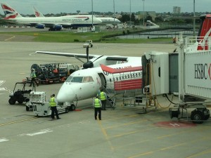 Quantas-DASH-8-Gantry